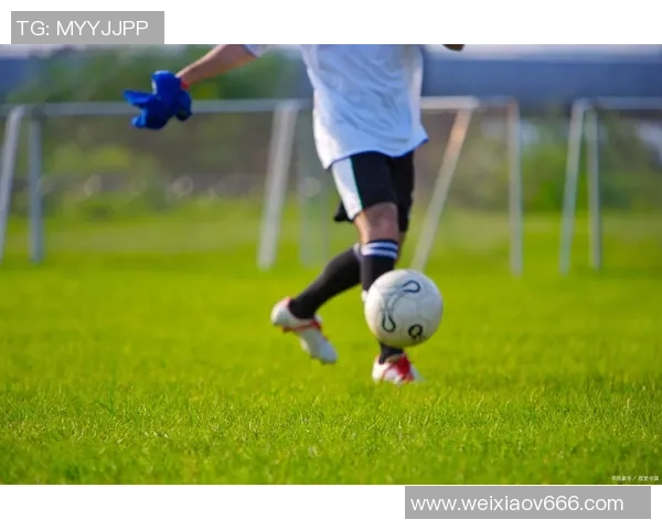 追逐梦想的脚步在绿茵场上放飞足球的激情与希望 追逐梦想的脚步在绿茵场上放飞足球的激情与希望